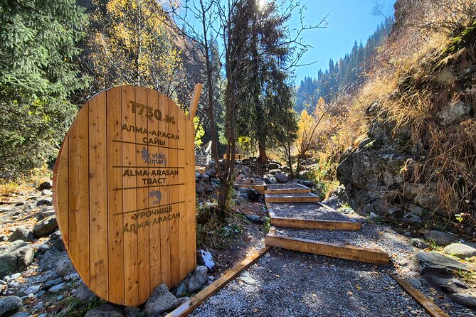Alma-Arasan & Ayusai Mountain Gorges with Hot Springs Tour - Ayusai Gorge waterfall walk: short and scenic, built for photos
