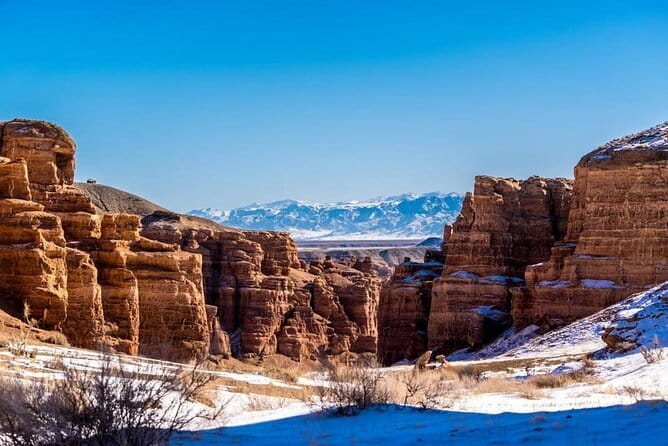 Almaty: Kolsay, Kaindy Lakes and Black Canyon Day Trip - Black Canyon: the dramatic start that sets the tone