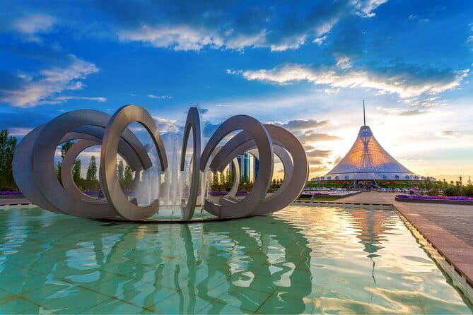 Private Half-Day City Tour of Astana in Comfort - Khan Shatyr, the Royal Roof, and Norman Foster Style