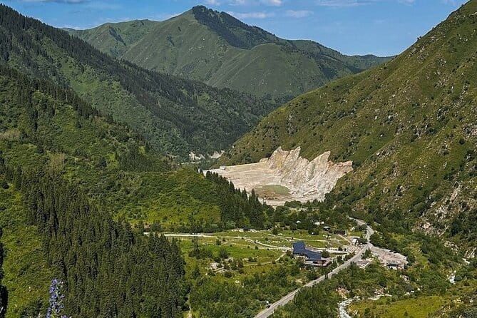 Shymbulak to Bogbanovisch Glacier and Oktabriskaya Hike - The guide and the pacing: why it works for beginners